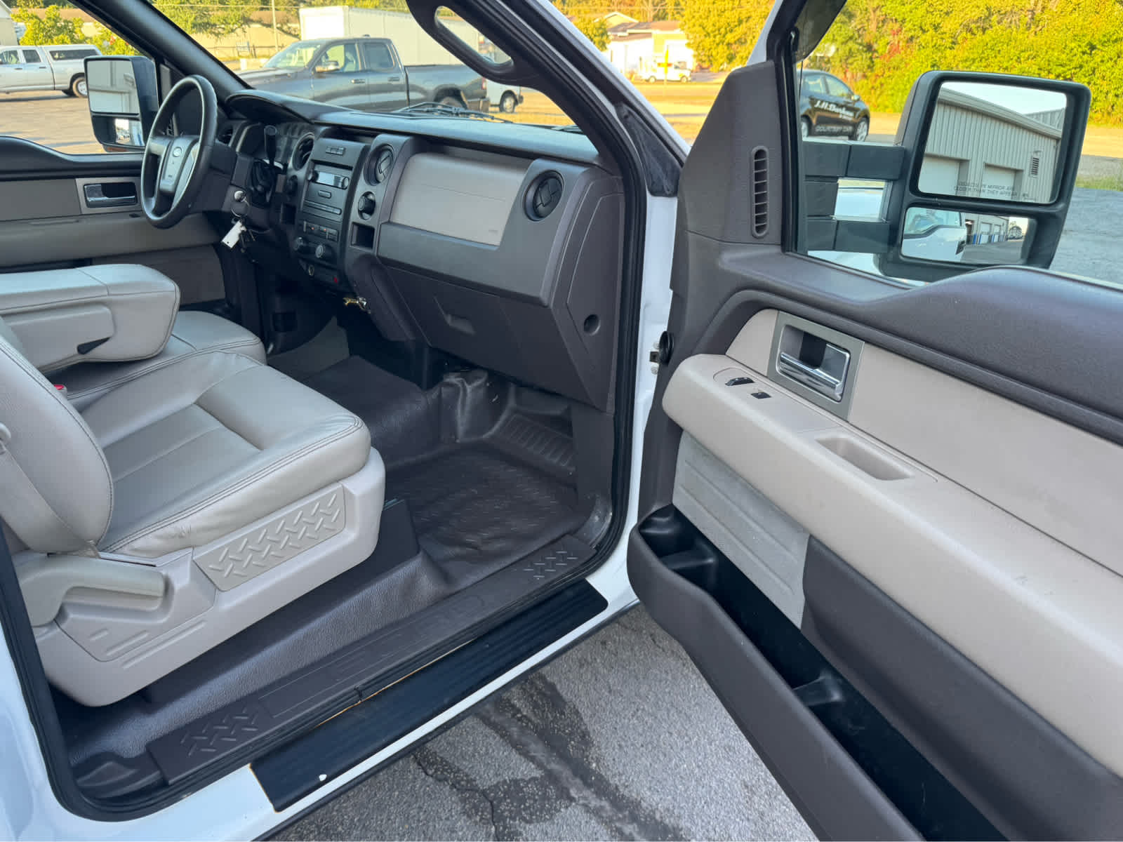 2009 Ford F-150 XLT photo 13