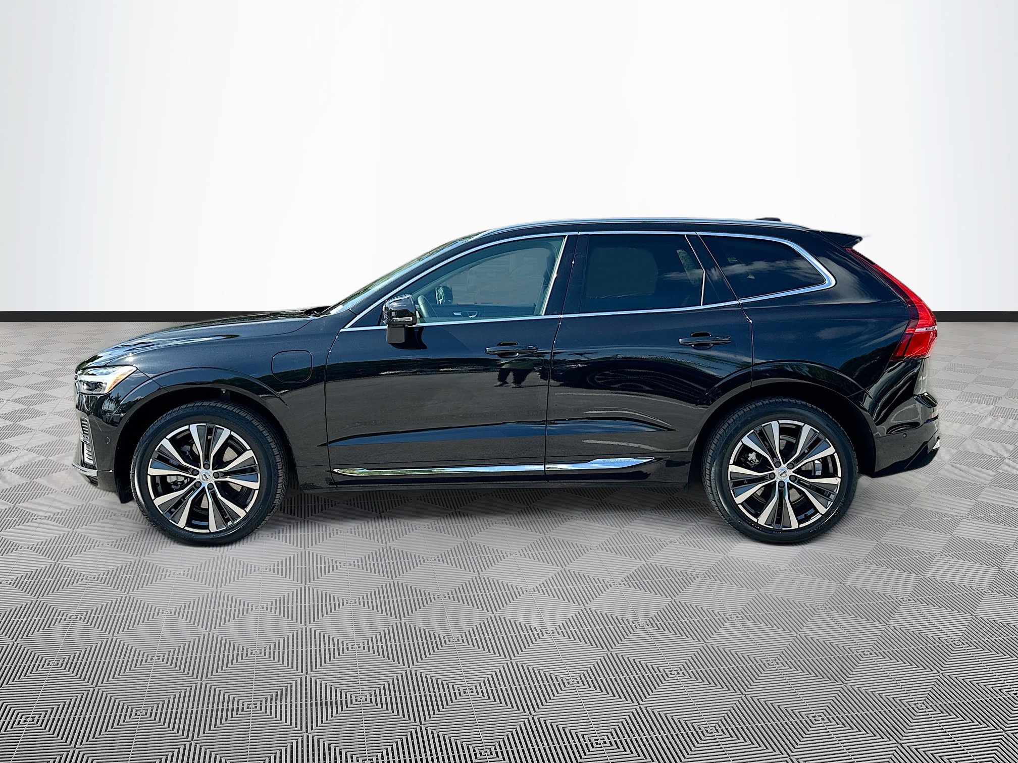 2022 Volvo XC60 Recharge Hybrid Inscription Expression photo 2