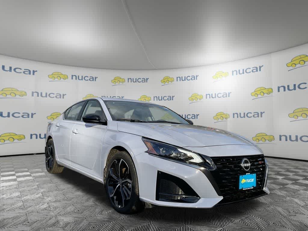 2025 Nissan Altima SR's photo