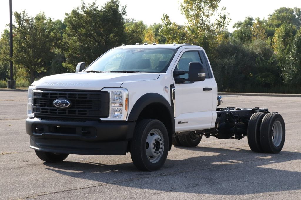 2025 Ford F-550 photo 3