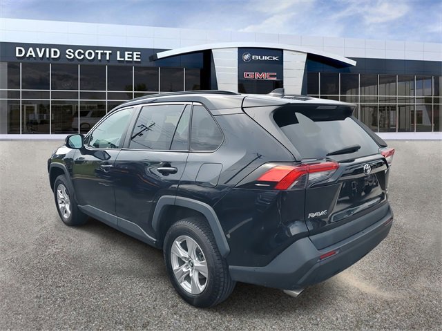 2020 Toyota RAV4 XLE photo 2