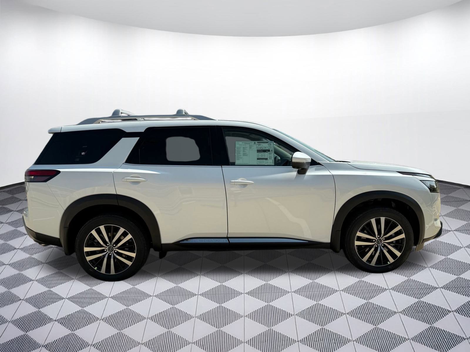 2025 Nissan Pathfinder Platinum photo 8