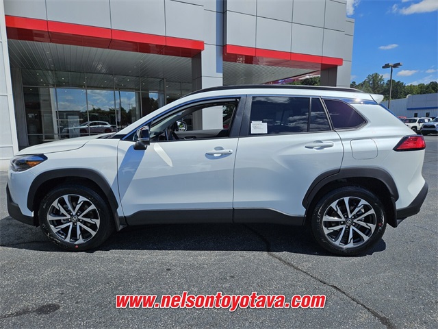 2025 Toyota Corolla Cross XLE photo 4