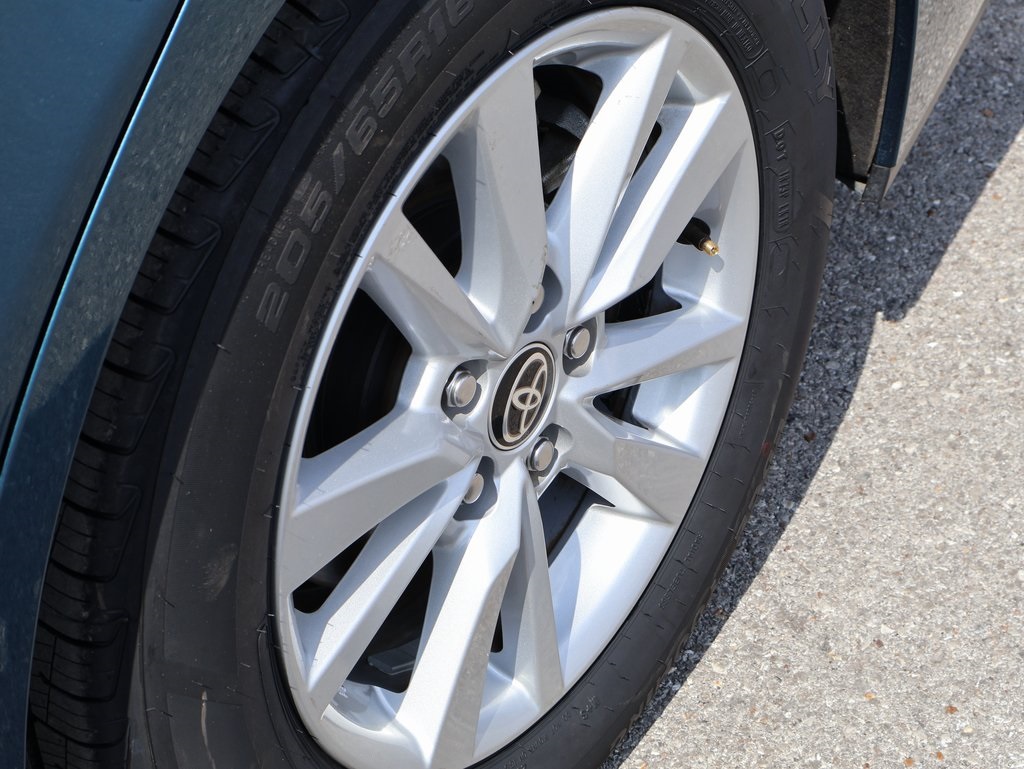 2025 Toyota Camry LE photo 38