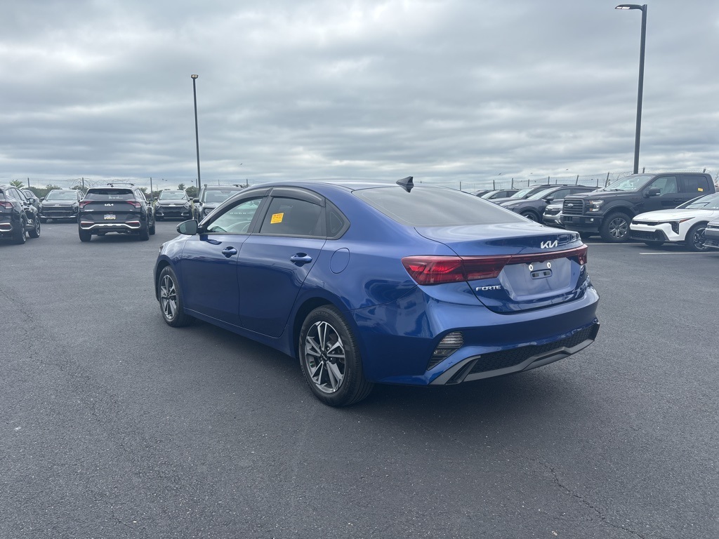 2023 Kia Forte LXS photo 3