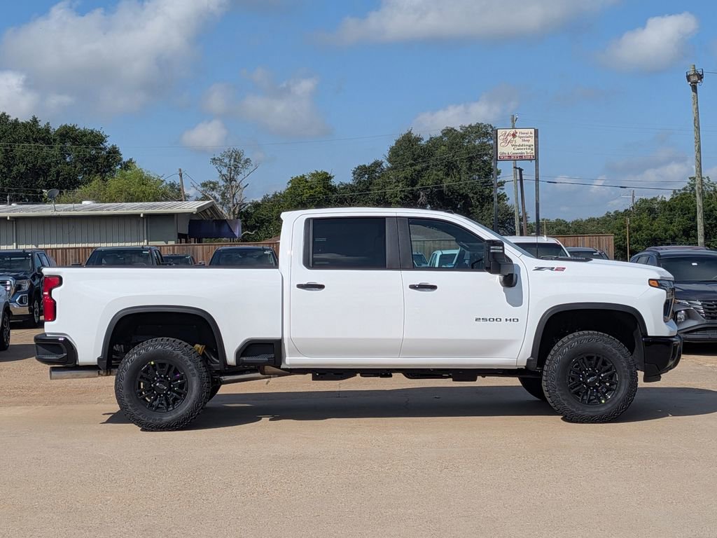2025 Chevrolet Silverado 2500HD ZR2 photo 4