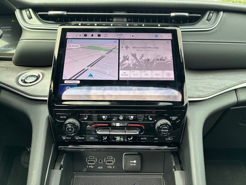 2024 Jeep Cherokee Limited 4xe photo 17