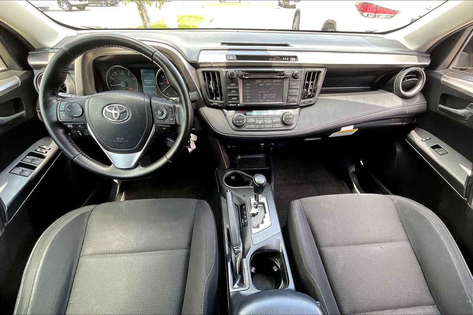 2017 Toyota RAV4 XLE photo 14