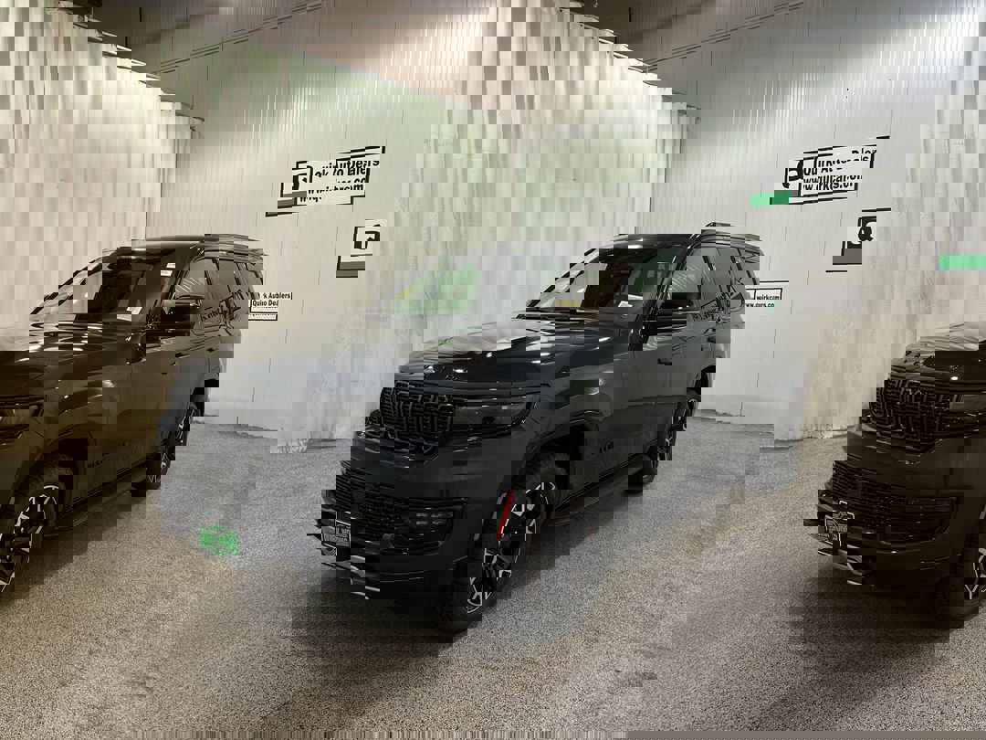 2025 Jeep Wagoneer Series II Overland photo 2