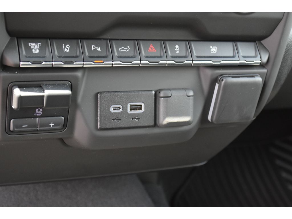 2025 Chevrolet Silverado 2500HD Custom photo 27