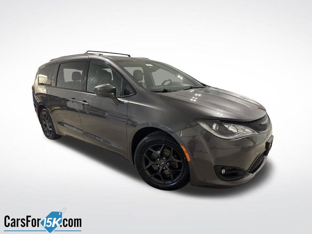 2018 Chrysler Pacifica Touring L's photo