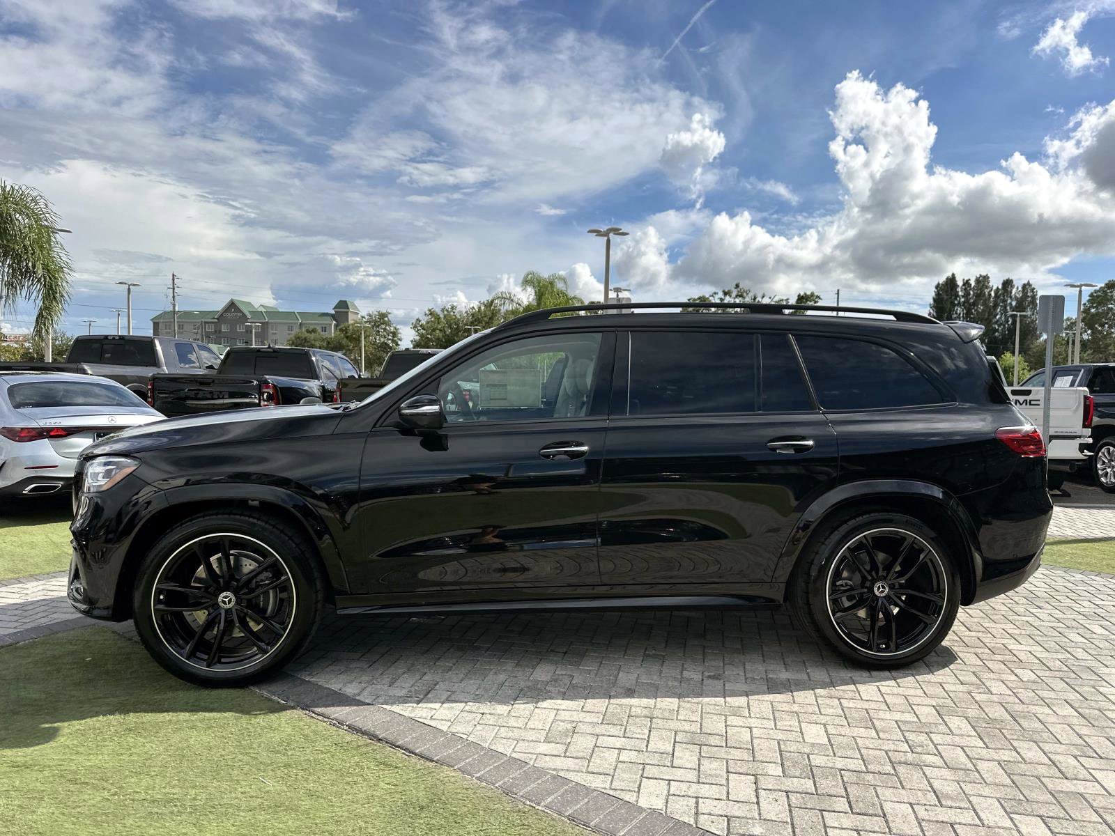 2026 Mercedes Benz GLS 450 4MATIC photo 5