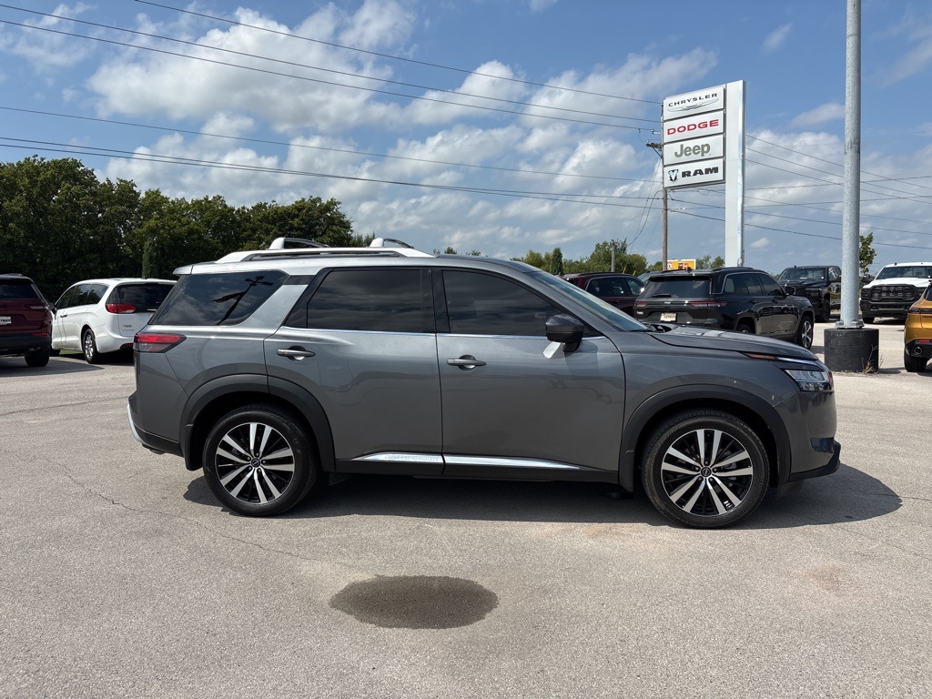 2024 Nissan Pathfinder Platinum photo 2