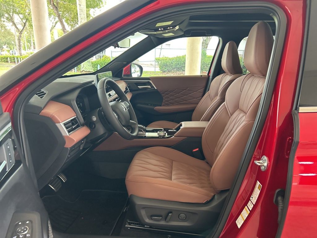 2025 Mitsubishi Outlander SEL photo 4