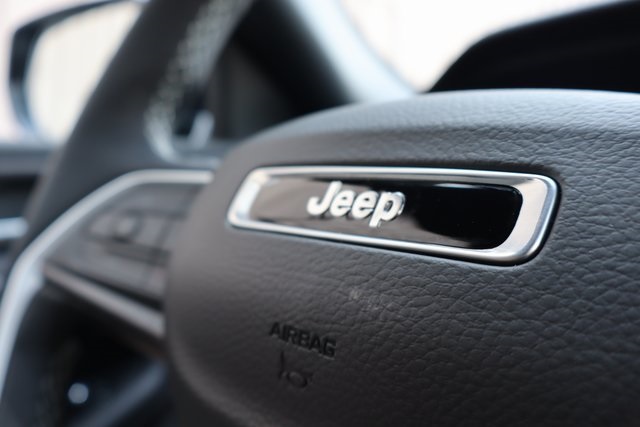 2025 Jeep Grand Cherokee Limited photo 25