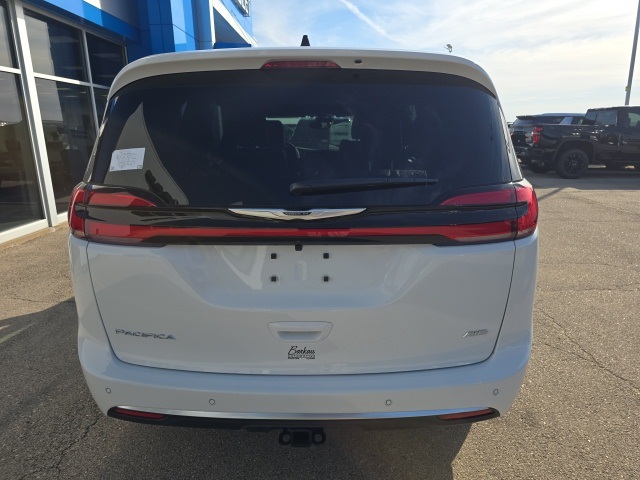 2026 Chrysler Pacifica Pinnacle photo 4