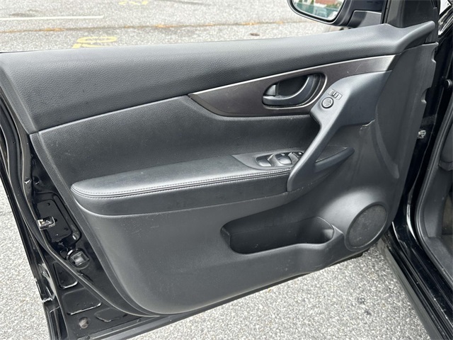 2021 Nissan Rogue Sport S photo 26