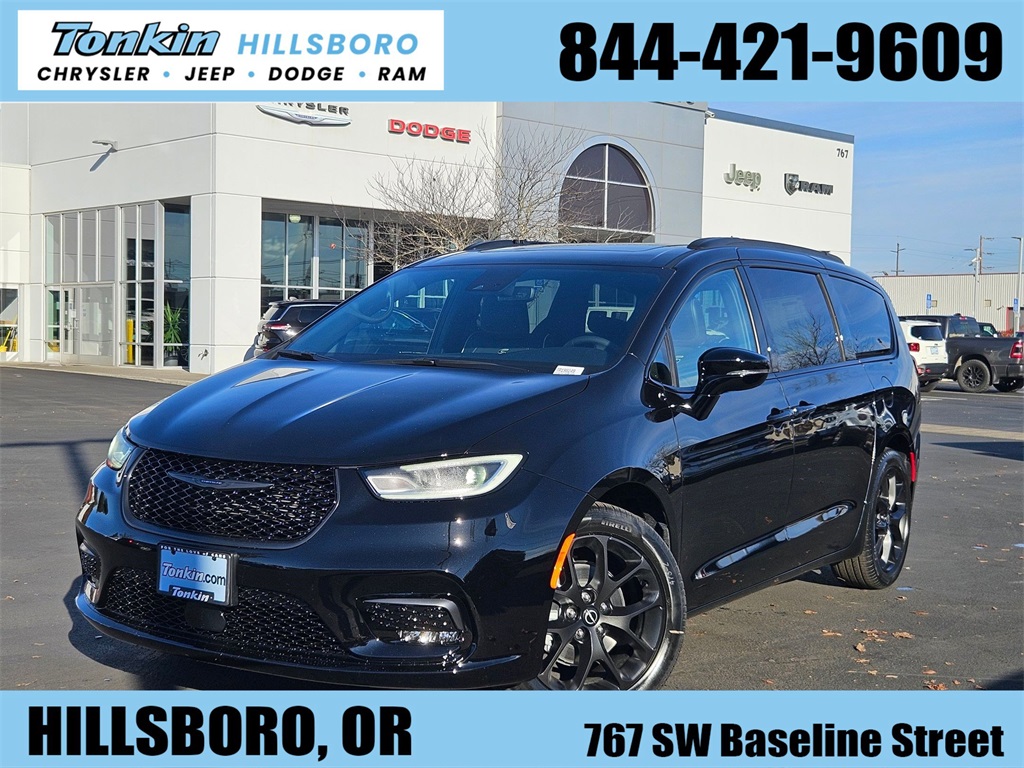 2026 Chrysler Pacifica Limited's photo