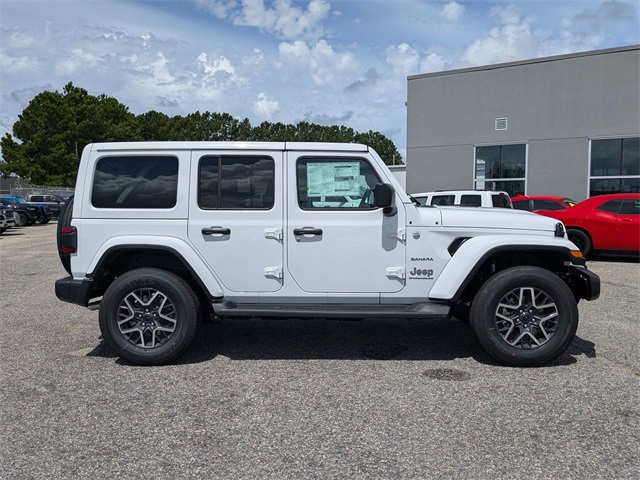 2024 Jeep Wrangler Sahara photo 3