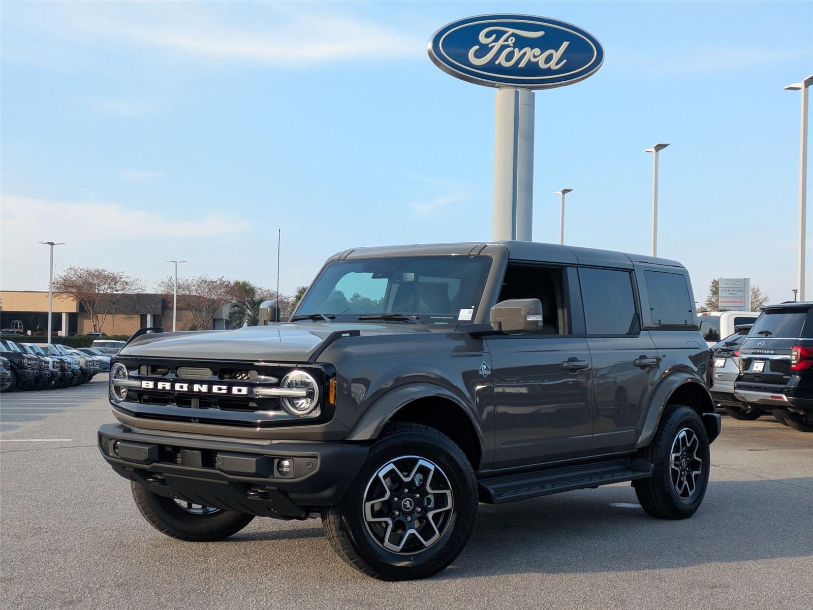 2025 Ford Bronco 4-Door Outer Banks's photo