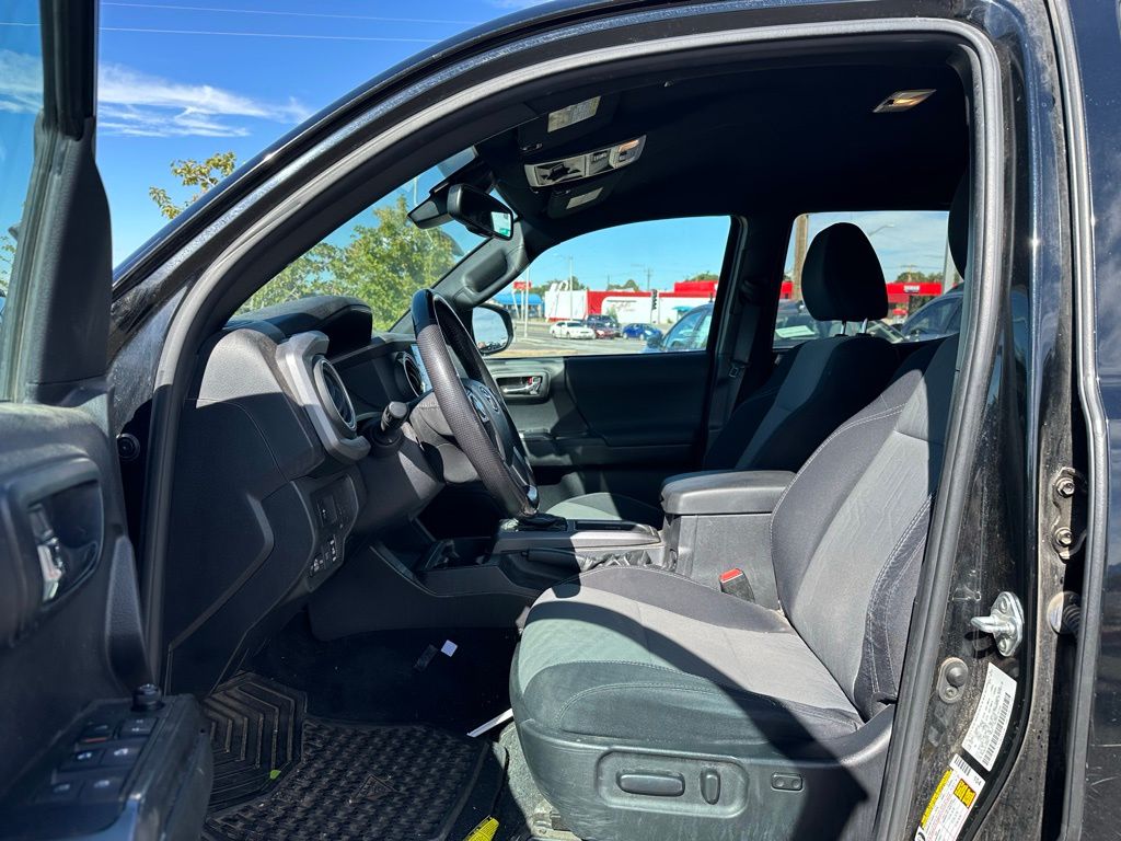 2021 Toyota Tacoma TRD Off-Road photo 10