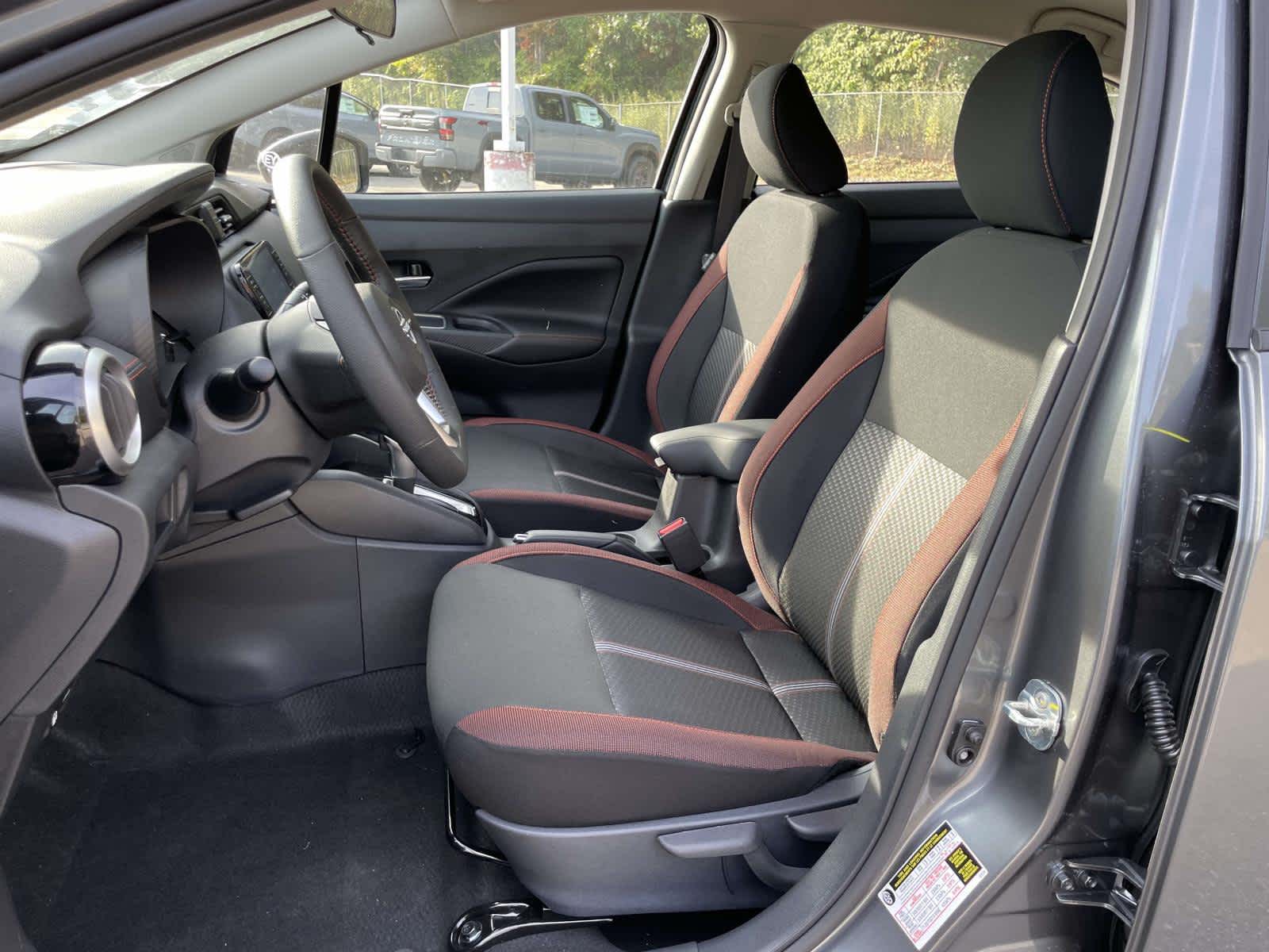 2025 Nissan Versa SR photo 12