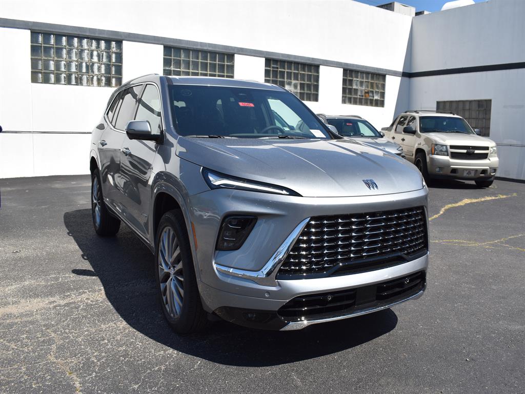 2026 Buick Enclave Avenir photo 2