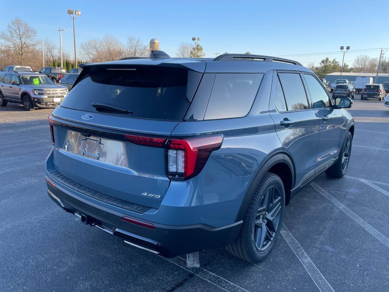 2026 Ford Explorer ST-Line photo 4