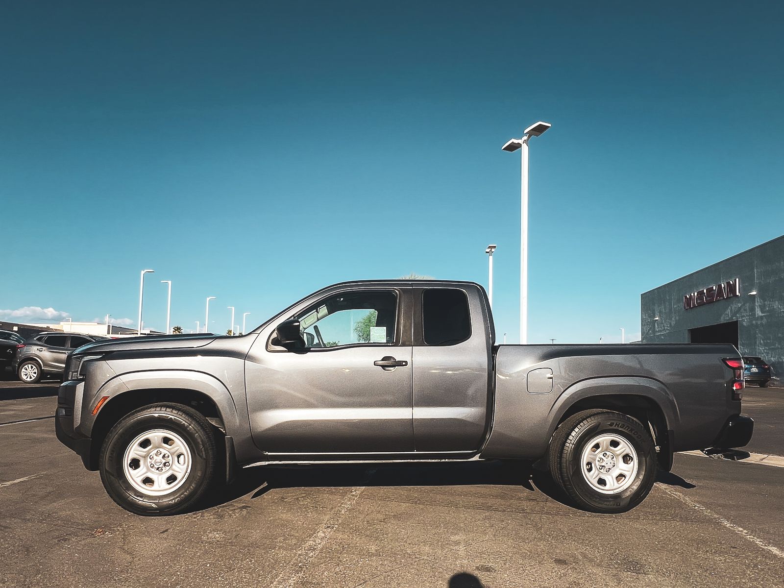 2022 Nissan Frontier S photo 2