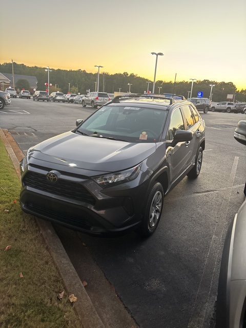 2021 Toyota RAV4 LE photo 2