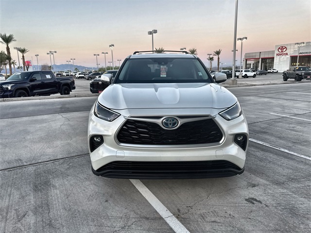 2021 Toyota Highlander Hybrid LE photo 2