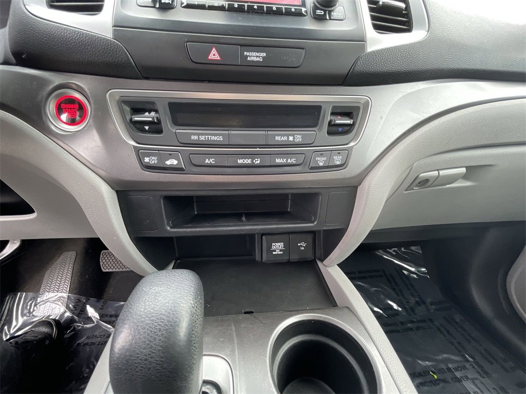2020 Honda Pilot LX photo 14