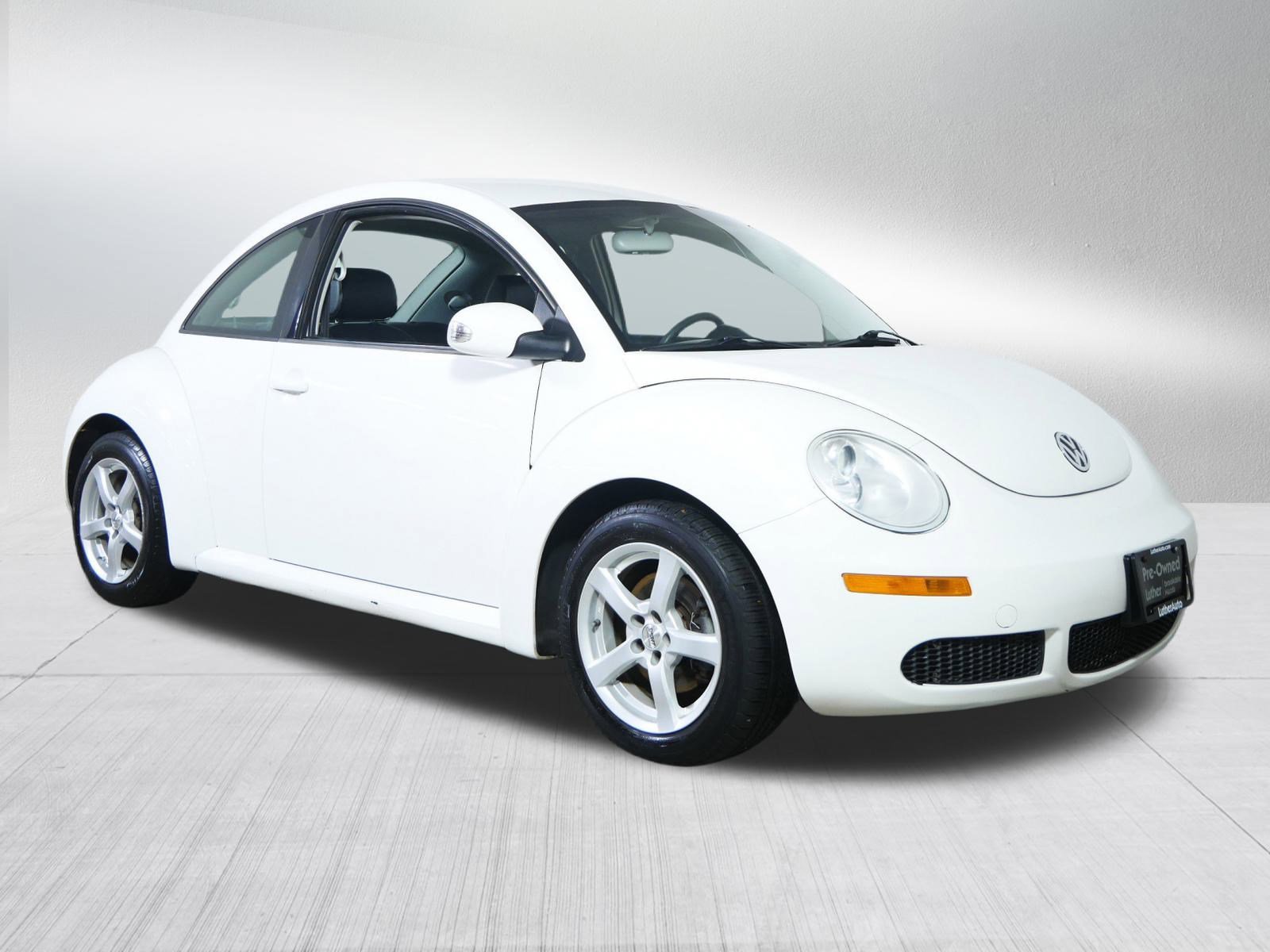 2010 Volkswagen New Beetle Base