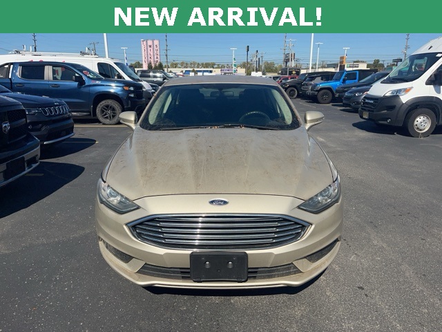 2017 Ford Fusion SE photo 2