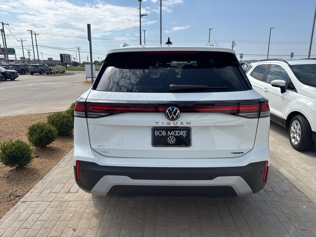 2025 Volkswagen Tiguan SE photo 3
