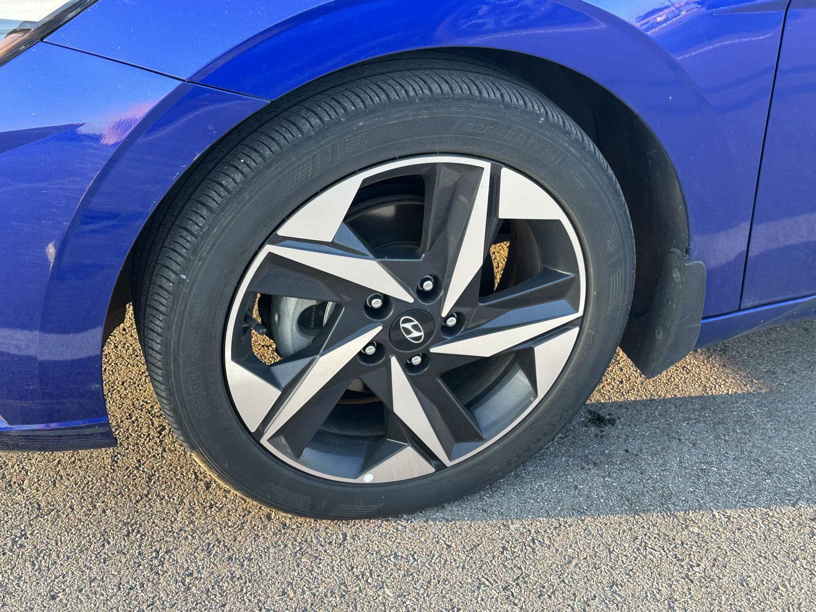 2023 Hyundai Elantra SEL photo 5