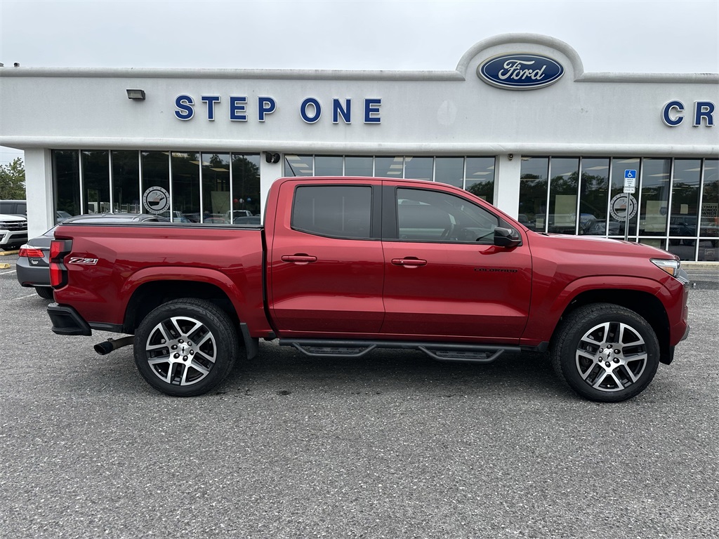 2023 Chevrolet Colorado Z71 photo 9