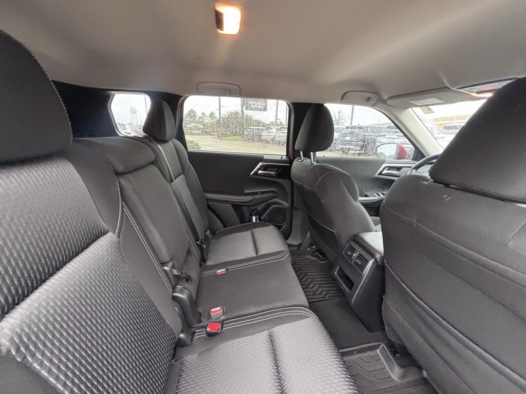 2024 Mitsubishi Outlander ES photo 16