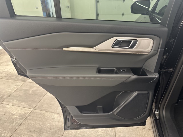 2025 Ford Explorer photo 34