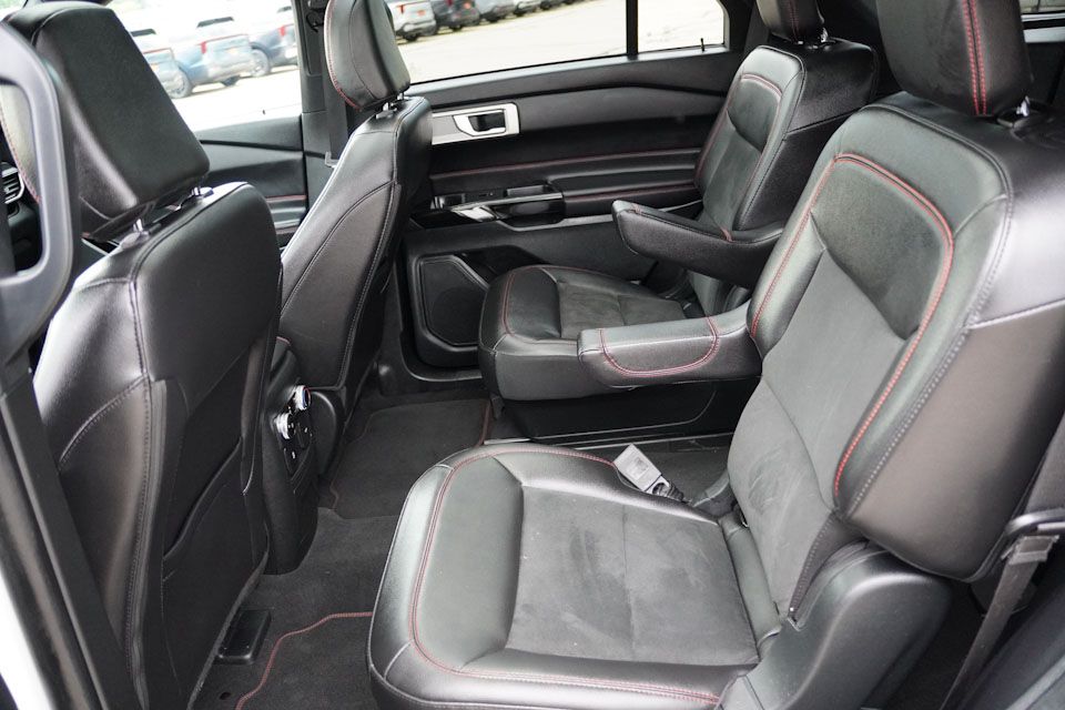 2023 Ford Explorer ST-Line photo 17