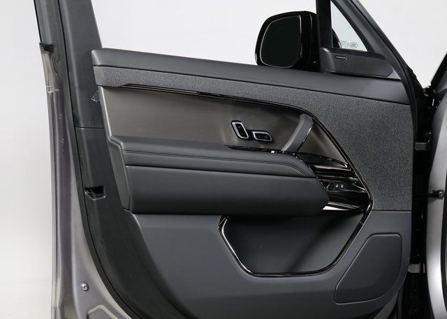 2025 Land Rover Range Rover Sport SE photo 18