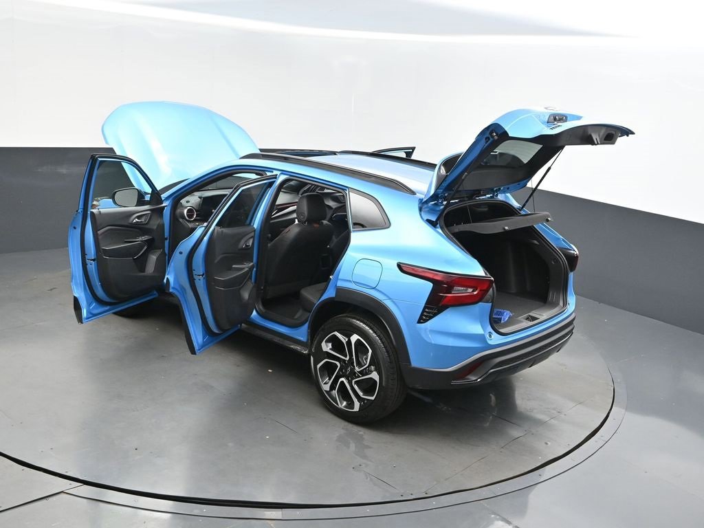 2025 Chevrolet Trax photo 2
