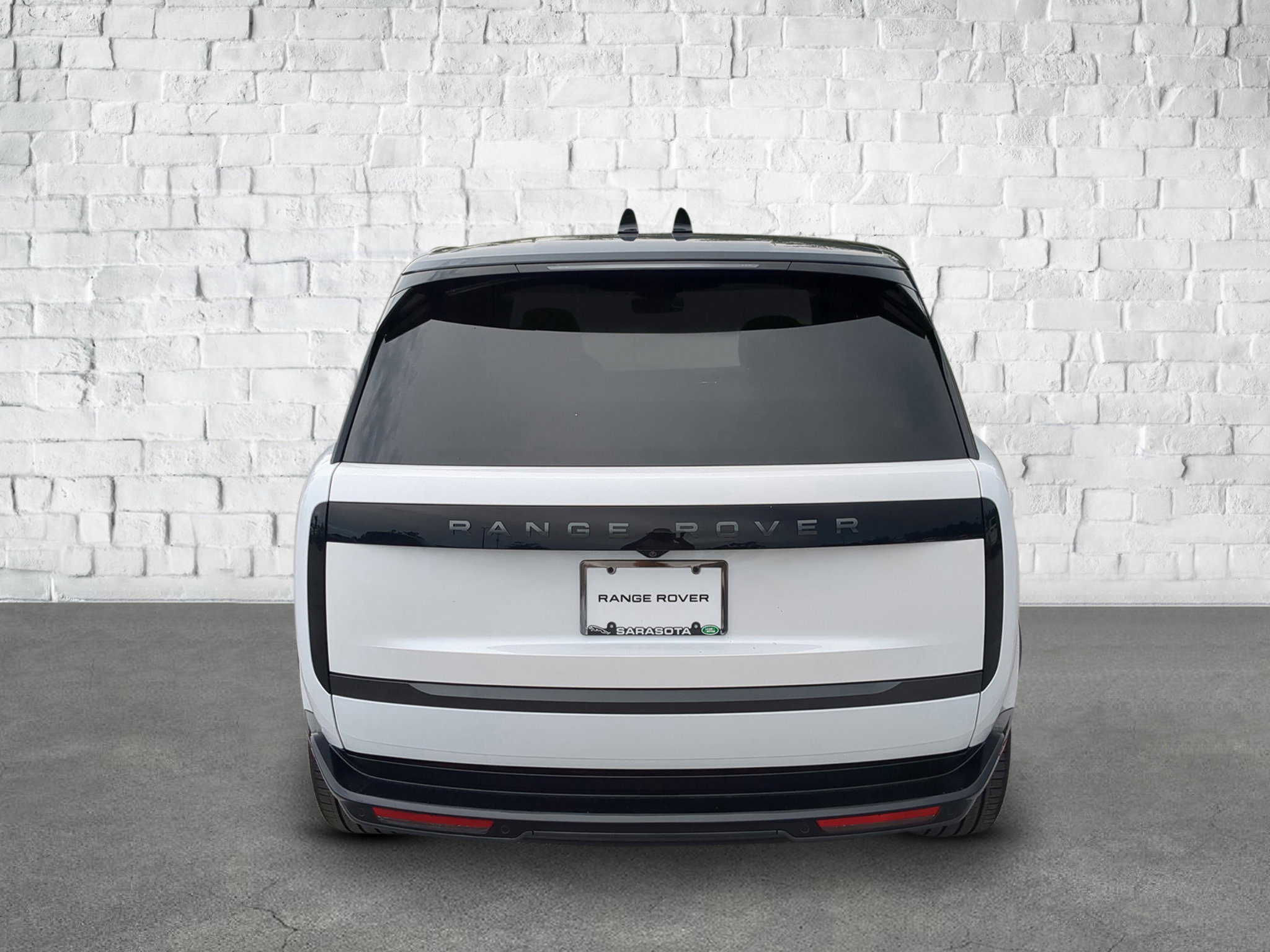 2025 Land Rover Range Rover SE photo 3