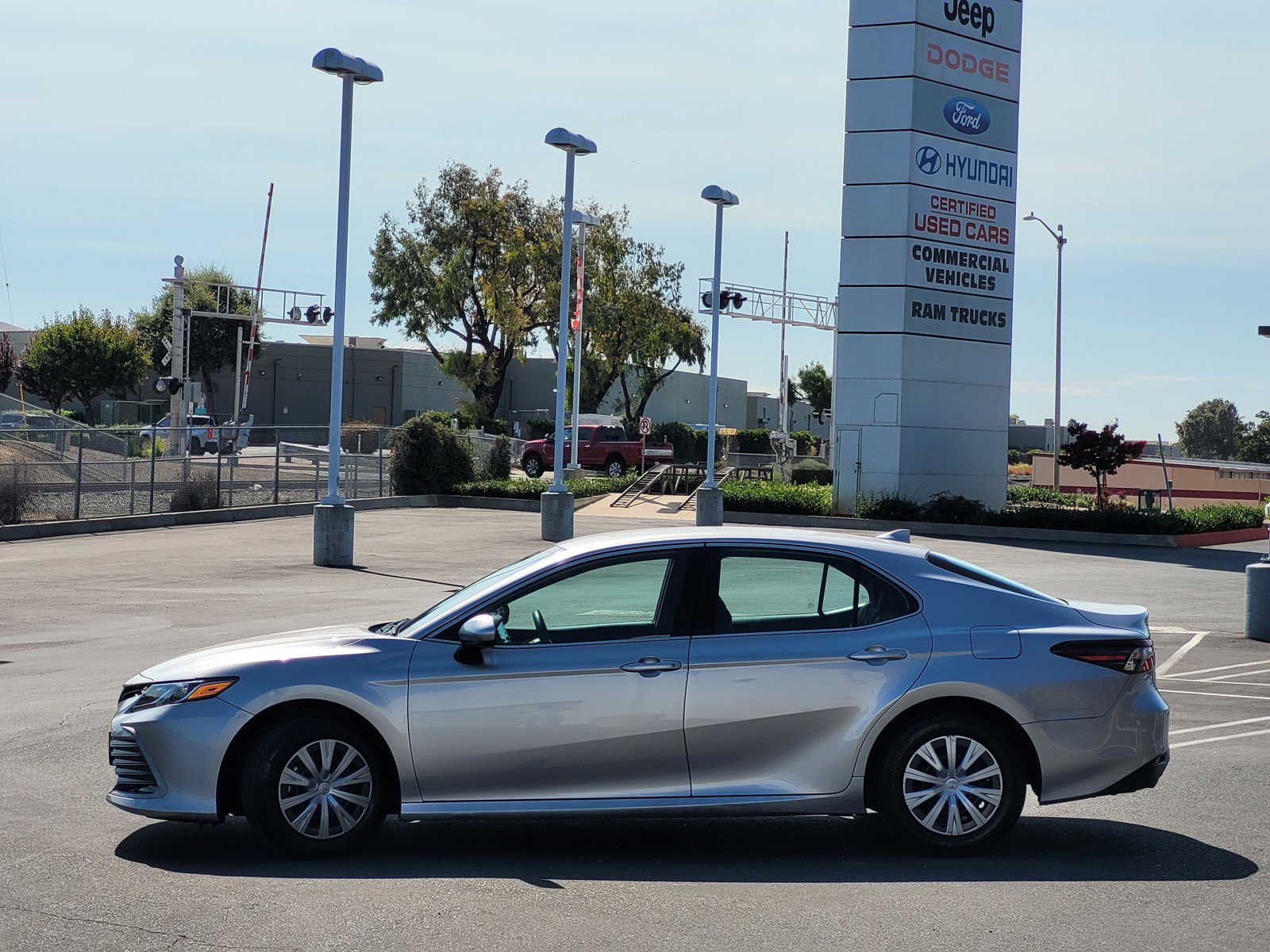2023 Toyota Camry Hybrid LE photo 6