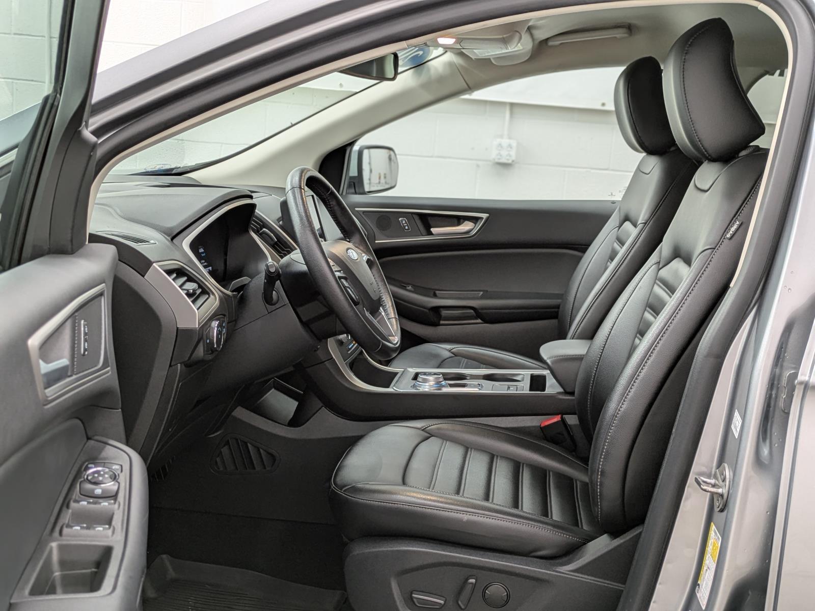 2021 Ford Edge SEL photo 3