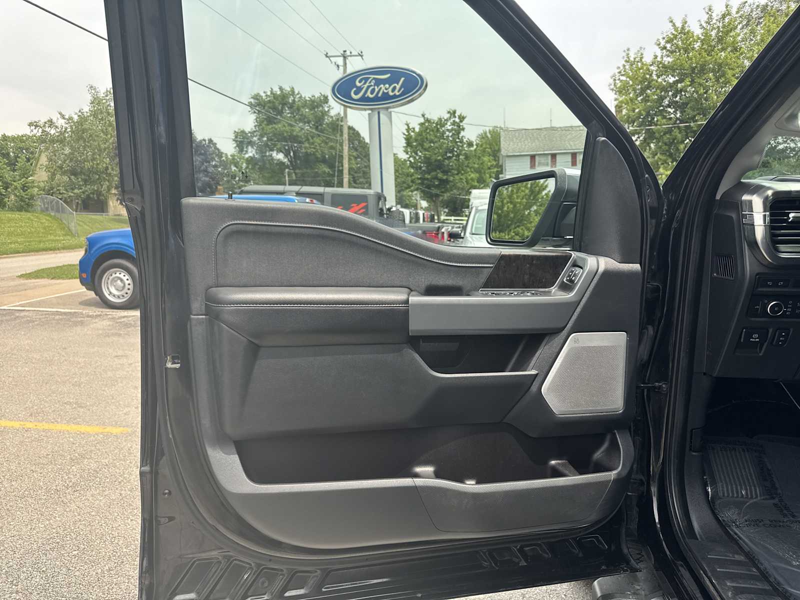 2022 Ford F-150 Lariat photo 17