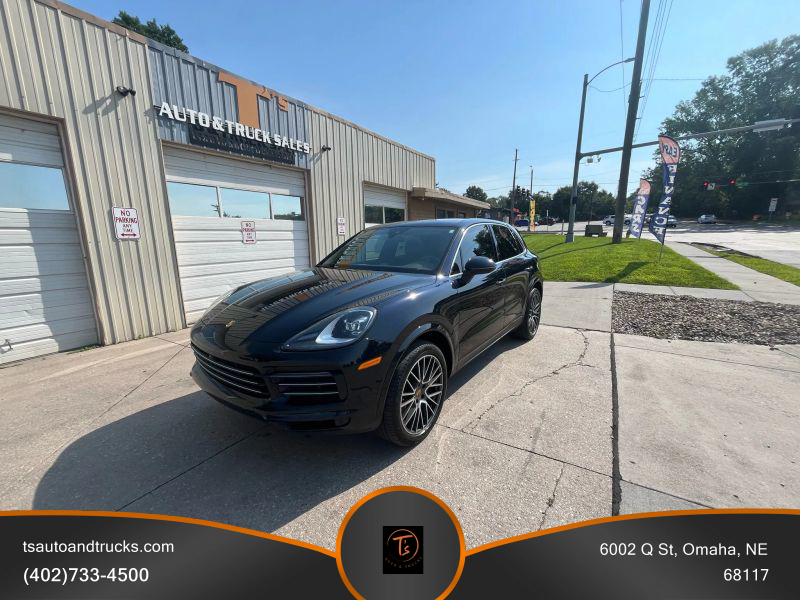 2020 Porsche Cayenne photo 2