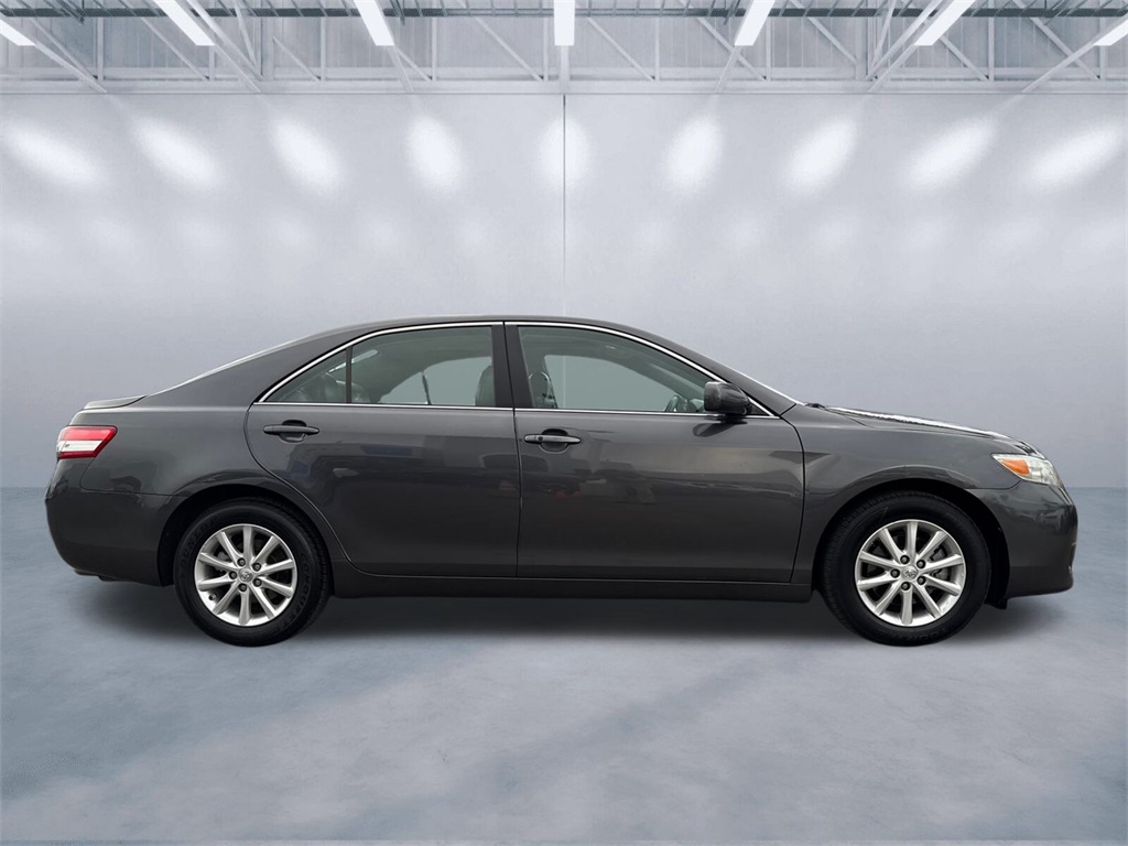 2011 Toyota Camry XLE photo 3