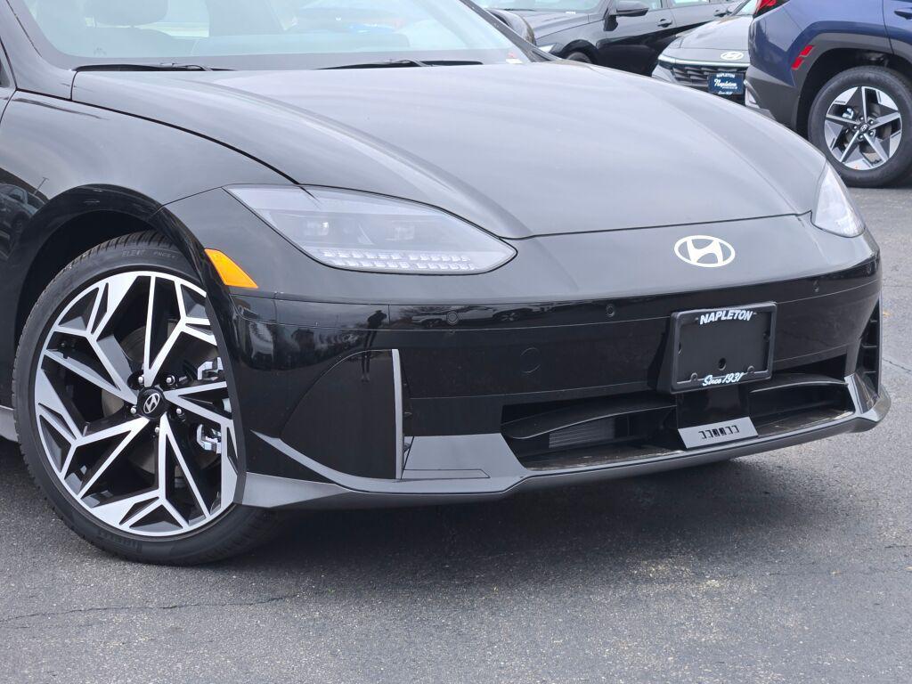 2025 Hyundai Ioniq 6 SEL photo 2