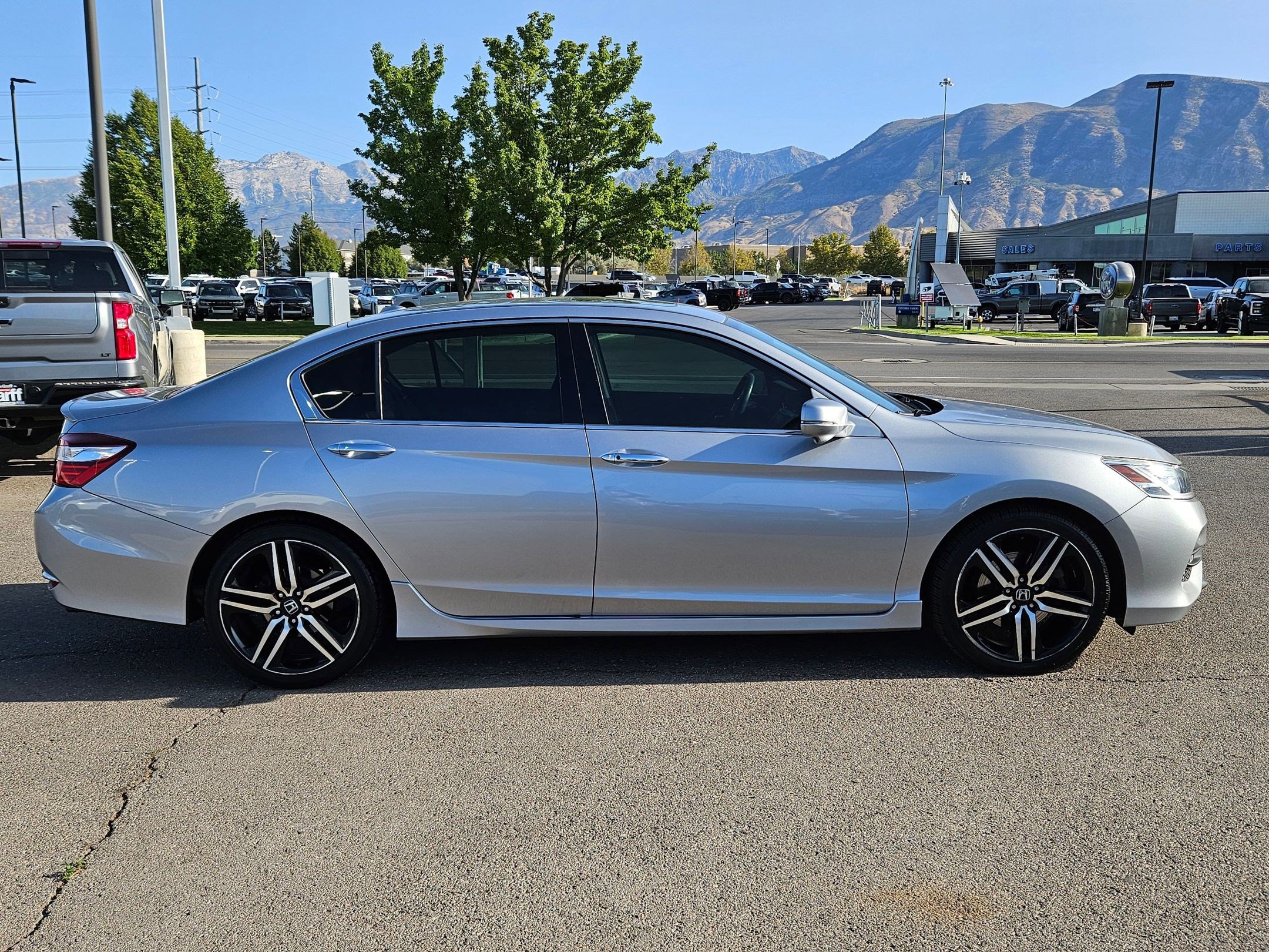 2017 Honda Accord Touring photo 2